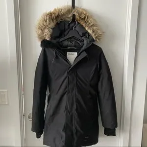 Aritzia アリツィアGOLDEN by Tna HAVEN PARKA Aritzia アリツィアGOLDEN by Tna HAVEN PARKA ARITZIA Golden